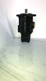 Original de NACHI 1,5 tonnes de mini à piston d'excavatrice de la pompe PVD-0B-18P PC15 couleur de noir