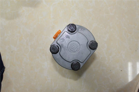 Excavateur de pièces de béton YT10V00005F1 Assemblage de pompe à engrenages hydrauliques pour TB175 K3SP36C K3SP36