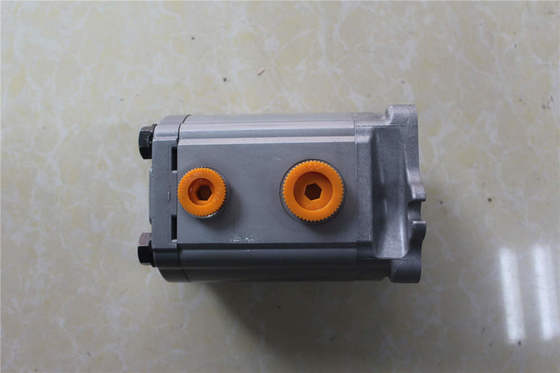 Excavateur de pièces de béton YT10V00005F1 Assemblage de pompe à engrenages hydrauliques pour TB175 K3SP36C K3SP36